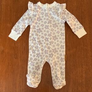 🍊5/$25 NWOT Lila & Jack Floral Kids Footie in Lavender and White